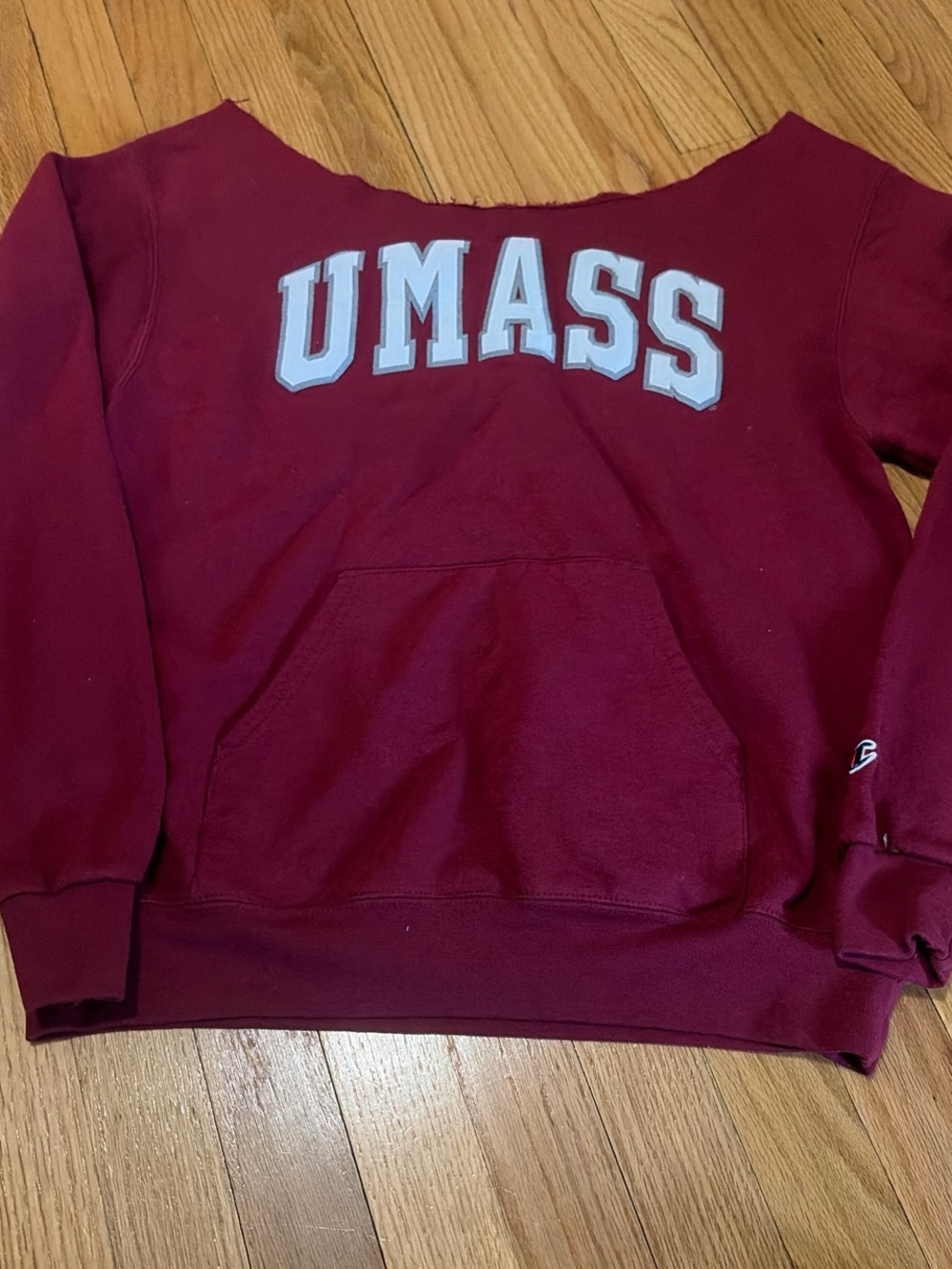 Vintage UMass Maroon Women's Crewneck Sweatshirt